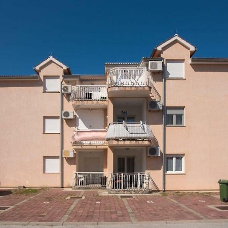 Апартаменты Vodice-Srima Экстерьер фото